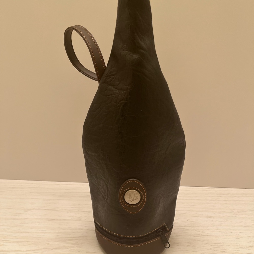 Leather wine bottle/champagne Bubbles carrier Black and brown With Carry Handle.